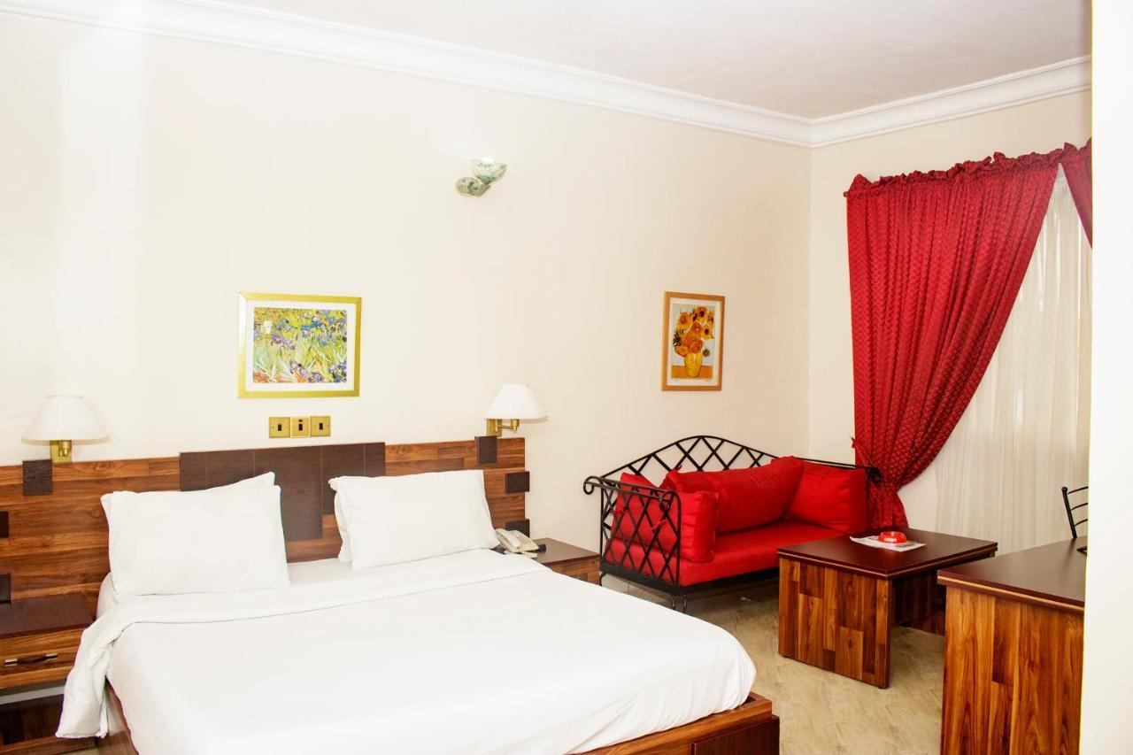 Bougainvillea Hotels 포트하커트 외부 사진